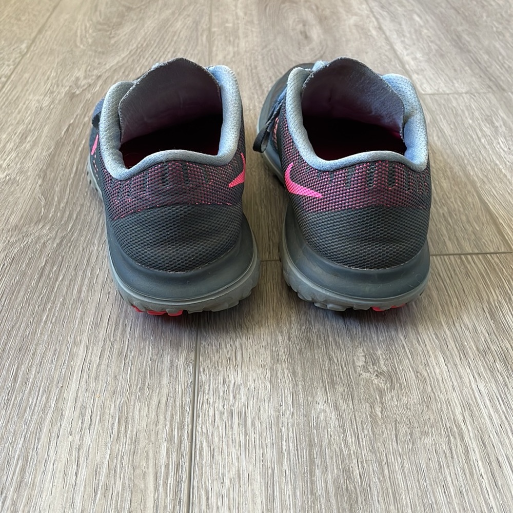 Nikes Running - Picture 5 of 8
